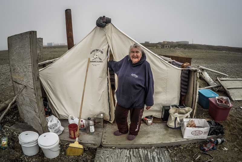 Eskimo-lady-in-arctic-tent